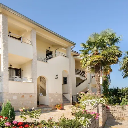 Lorena アパート *