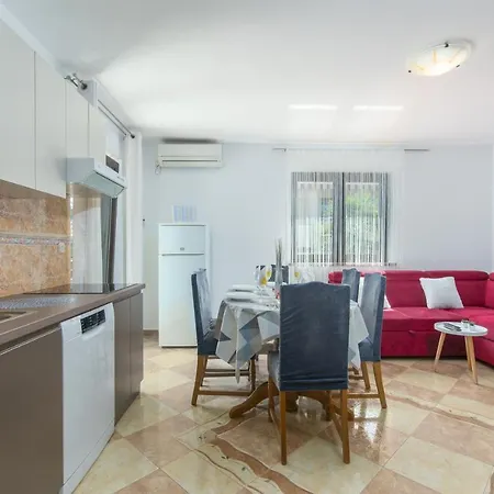 Lorena Apartment *
