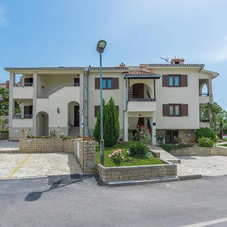 Lorena Apartament *